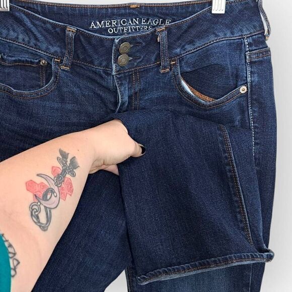 American Eagle Women's Low Rise Artist Flare Jeans size 4 - Picture 3 of 8